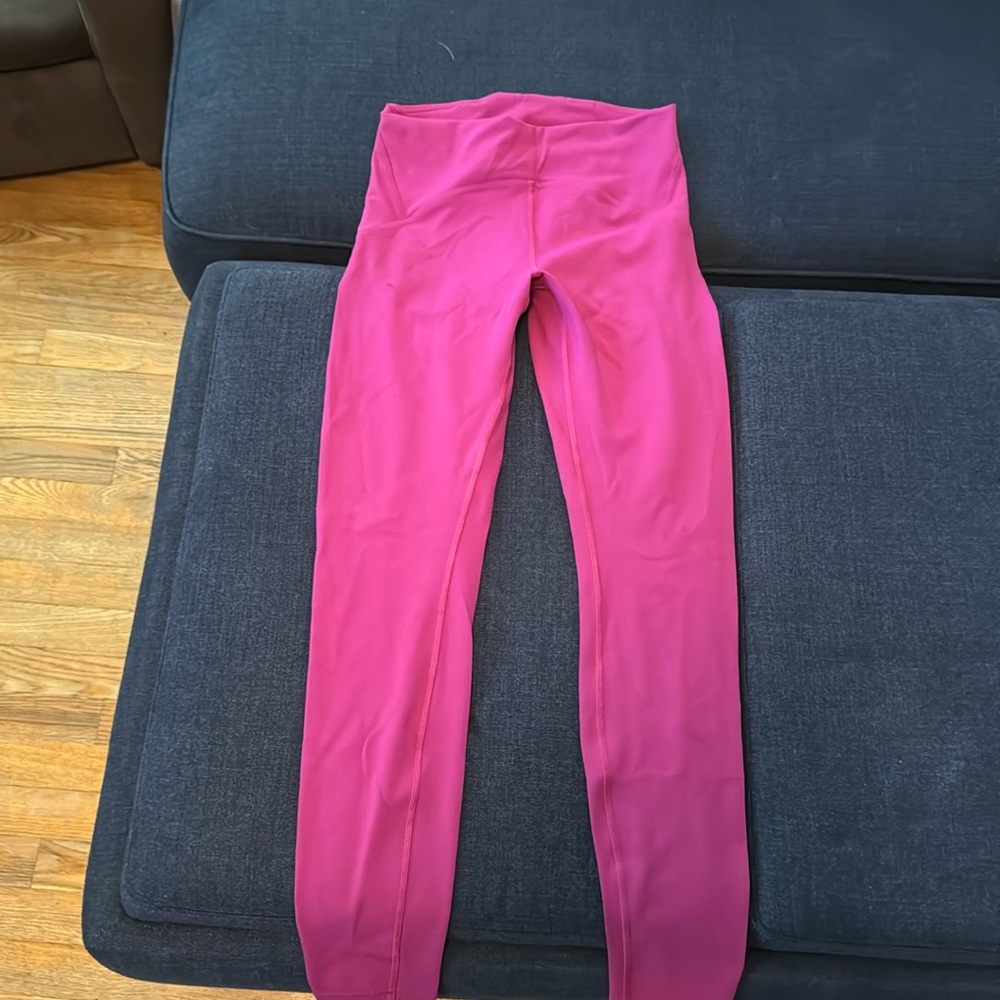 Lululemon magenta leggings size 8 Wunder Under SmoothCover High-Rise Tight 25"